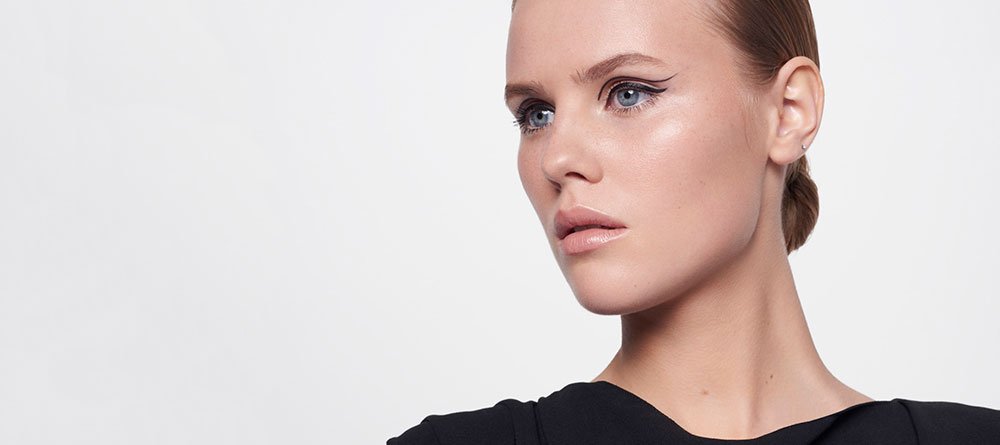 floating eyeliner